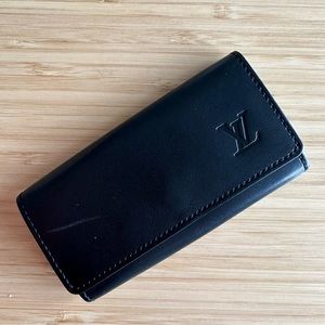 Louis Vuitton Black Calfskin Multicles 4 🔑 Key Holder - Classic Functionality